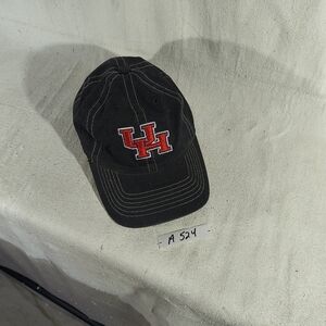 Men's Black Adjustable Cap W/University of Houston Cougarts Embroidered Red Logo